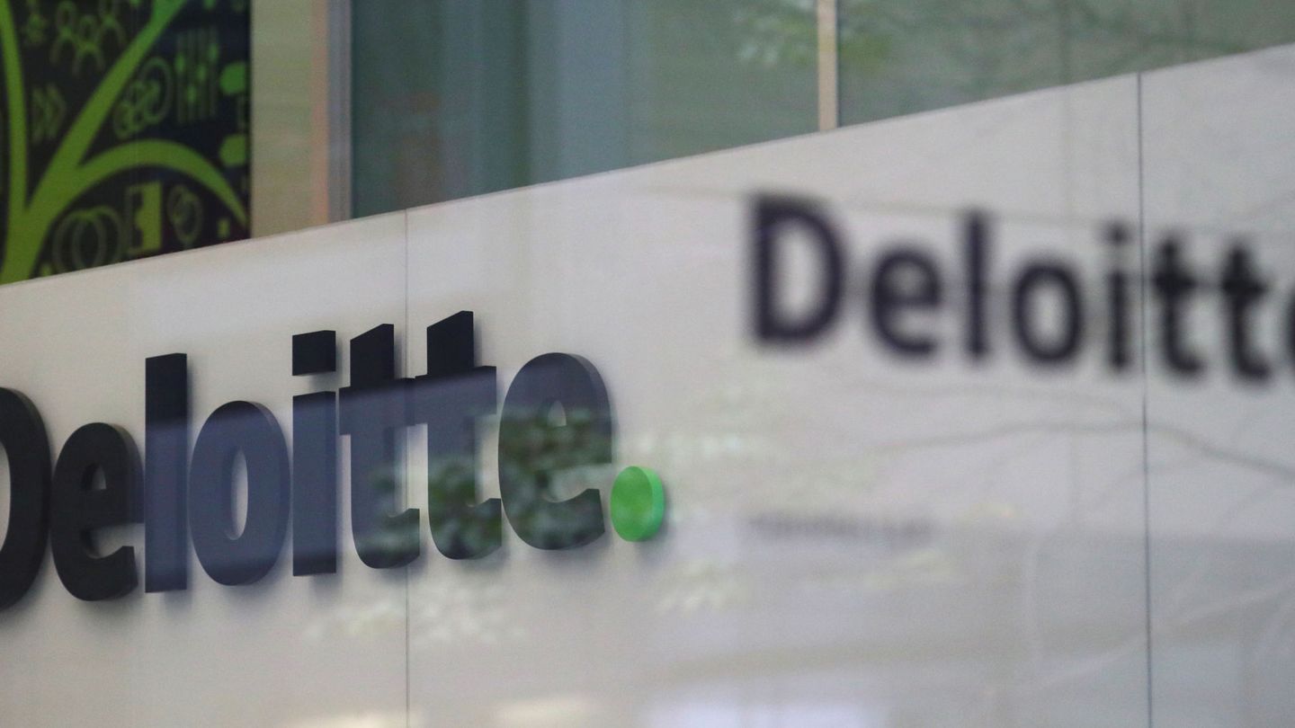 Logo de Deloitte en una de sus oficinas. (Reuters)
