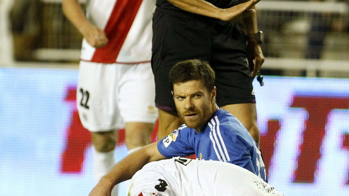 El dolor no abandona a Xabi Alonso, que sigue sin decidir su futuro en el Madrid