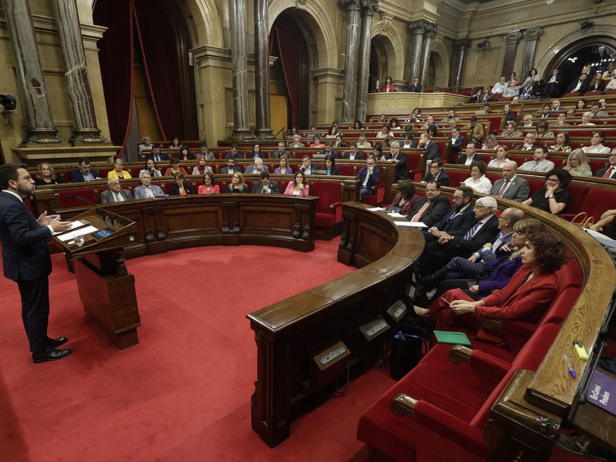 Foto: El presidente de la Generalitat, Pere Aragonès, durante su comparecencia hoy ante el pleno del Parlament. (EFE/Quique García)
