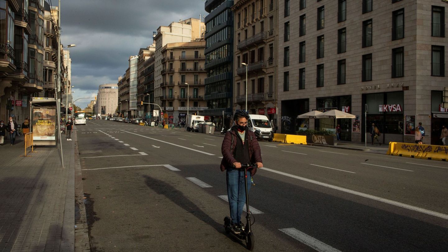 Ambiente de las calles de Barcelona este lunes. (EFE)