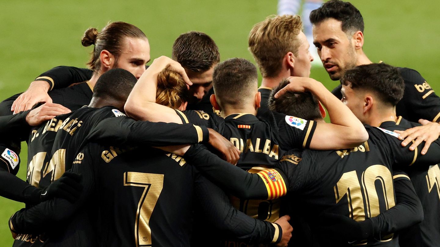 Los jugadores del Barça se abrazan tras el 0-1 de Antoine Griezmann. (EFE)