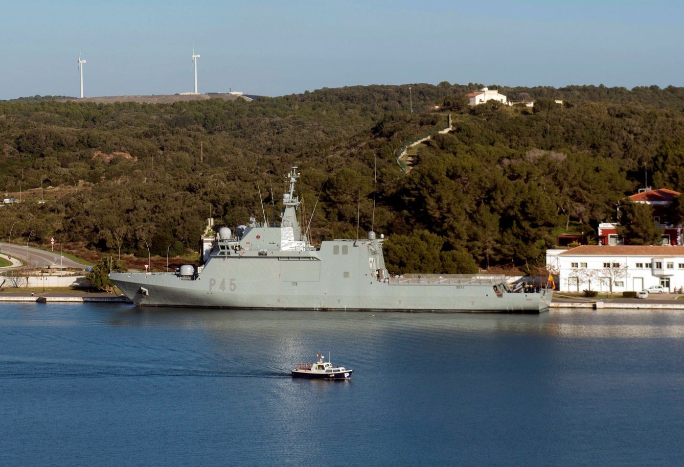 La fragata Audaz, de la Armada española, en la Estación Naval de Mahón, en una foto de archivo. (EFE)