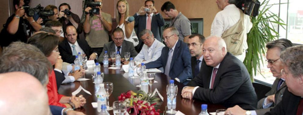 Foto: Moratinos reclama la soberanía del Peñón pero da prioridad a la cooperación