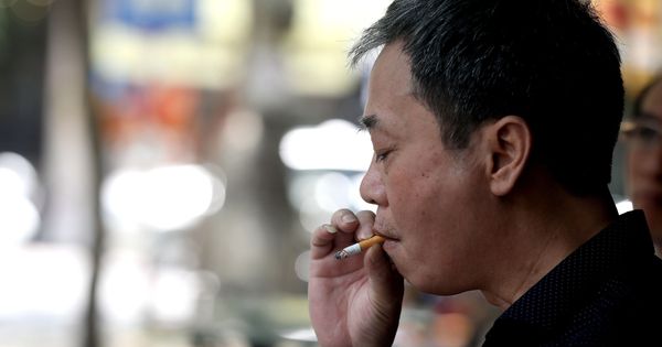 Foto: Los fumadores, más proclives a sufrir demencia (EFE/Loung Thai Linh)