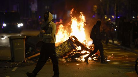 Cien detenido por un violenta protesta de jóvenes en Barcelona con graves saqueos