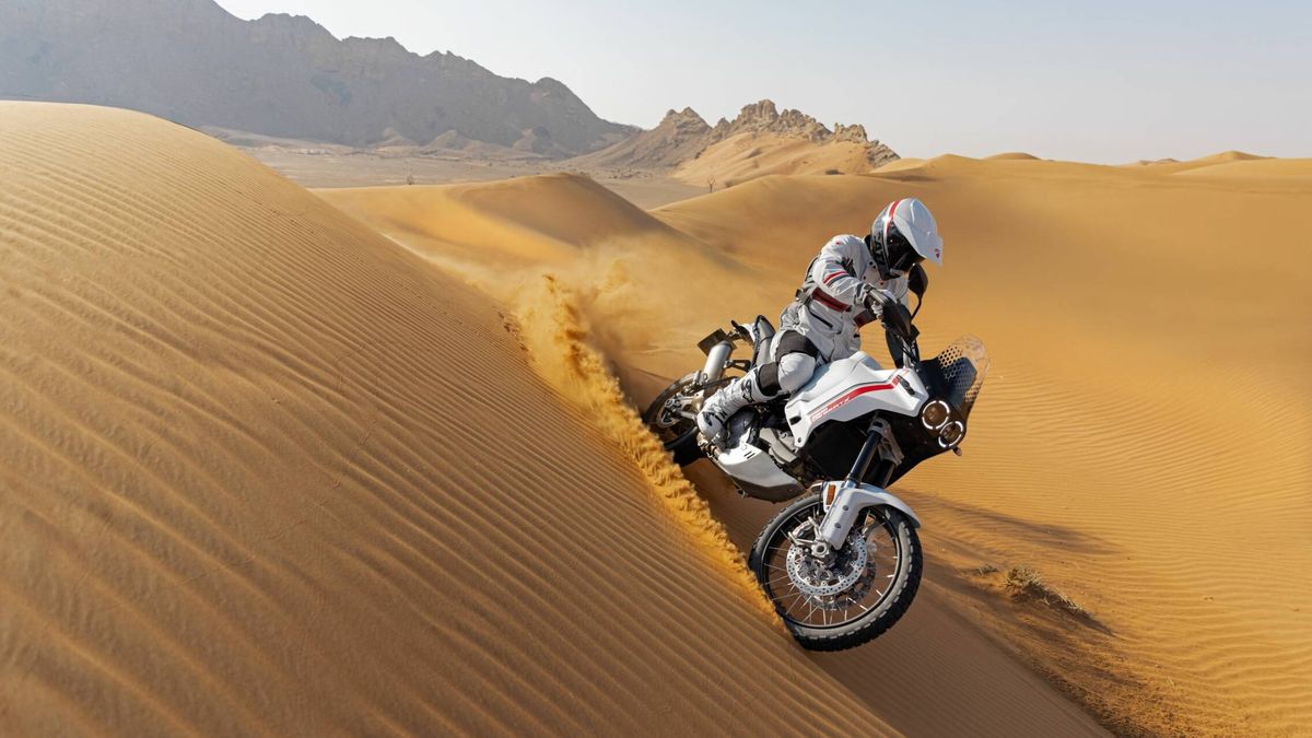 Ducati DesertX, una gran 'trail' de marcada orientación 'off road'