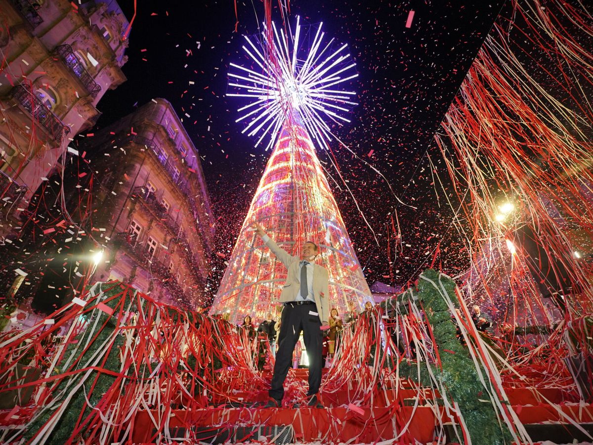 Foto: Encendido del alumbrado navideño en Vigo. (Europa Press/Javier Vázquez)