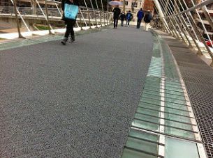 El puente 'alfombrado' de Calatrava