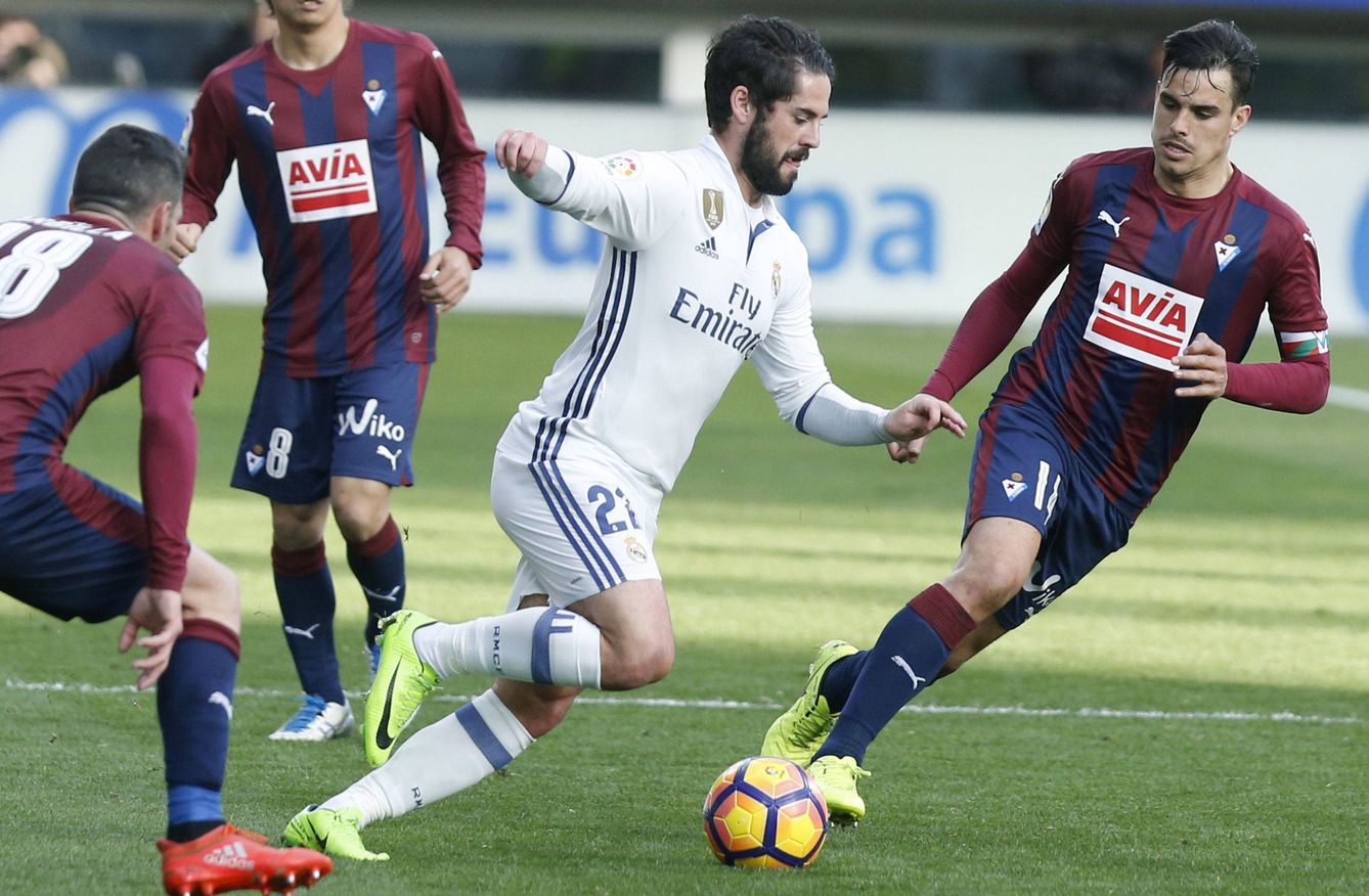 El centrocampista del Real Madrid contra el Eibar. Isco acumula buenas actuaciones en el último mes. (Cordon Press)