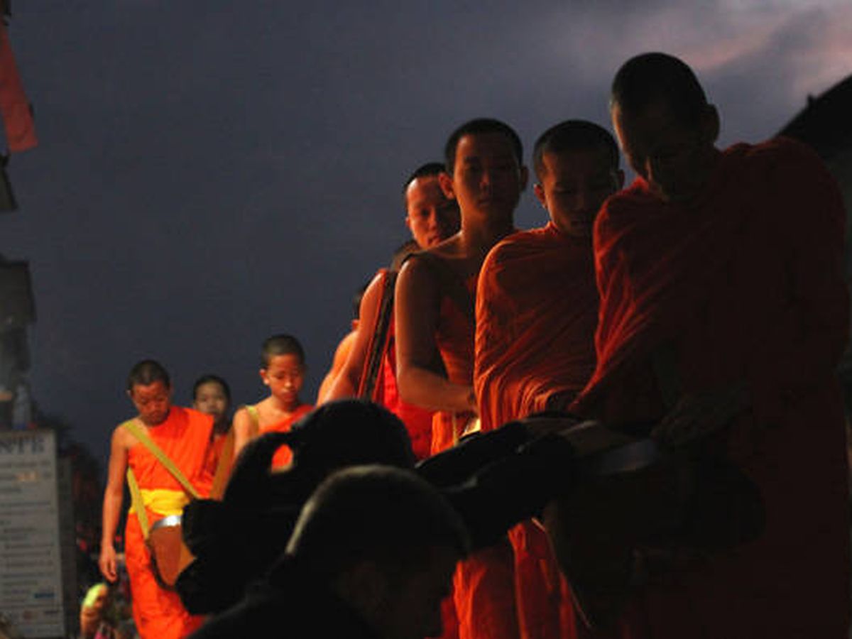 Foto: Los monjes mendigos de Luang Prabang. (Foto: Javier Brandoli)