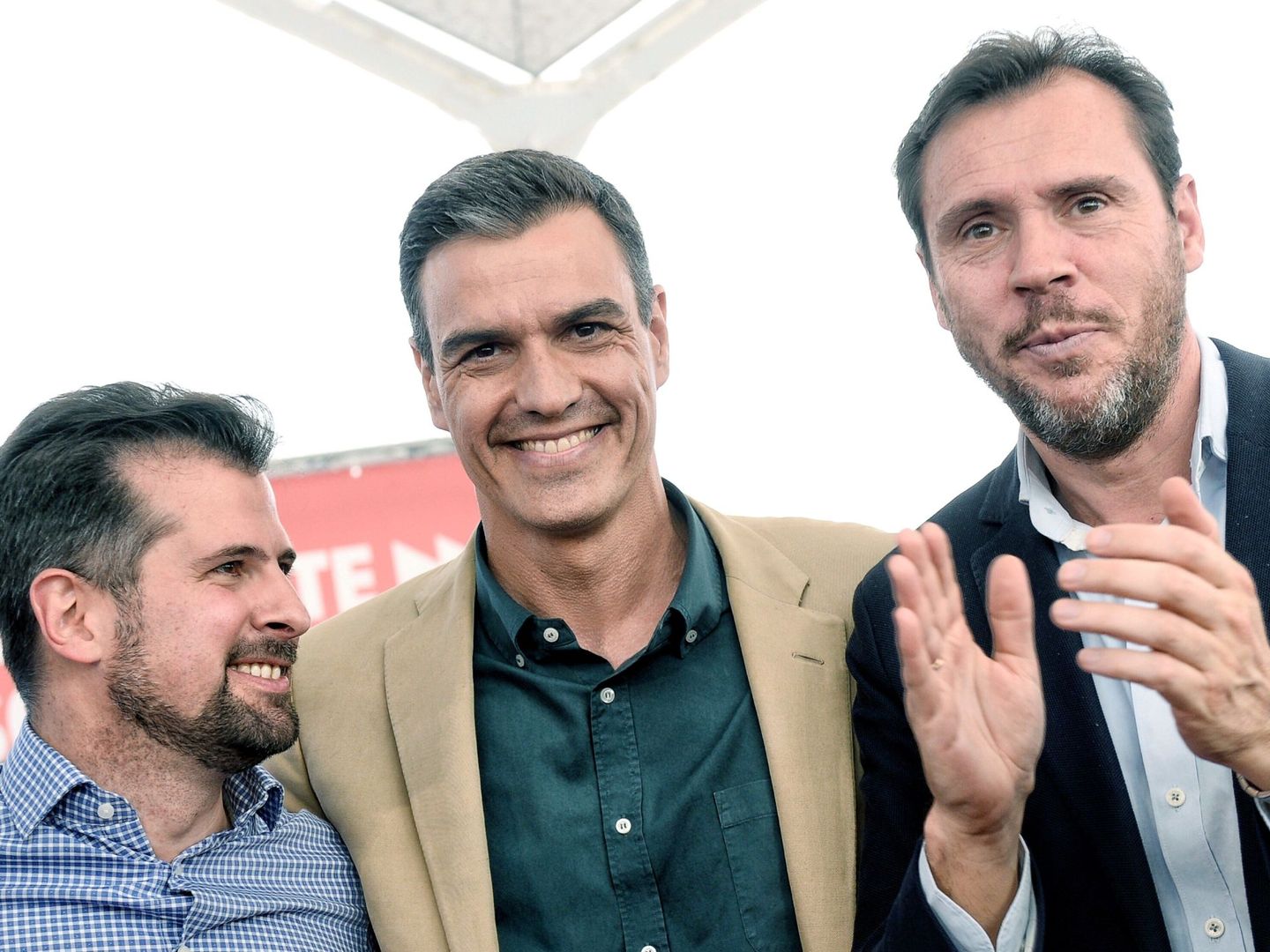 Pedro Sánchez, junto a Luis Tudanca y Óscar Puente en Valladolid. (EFE)