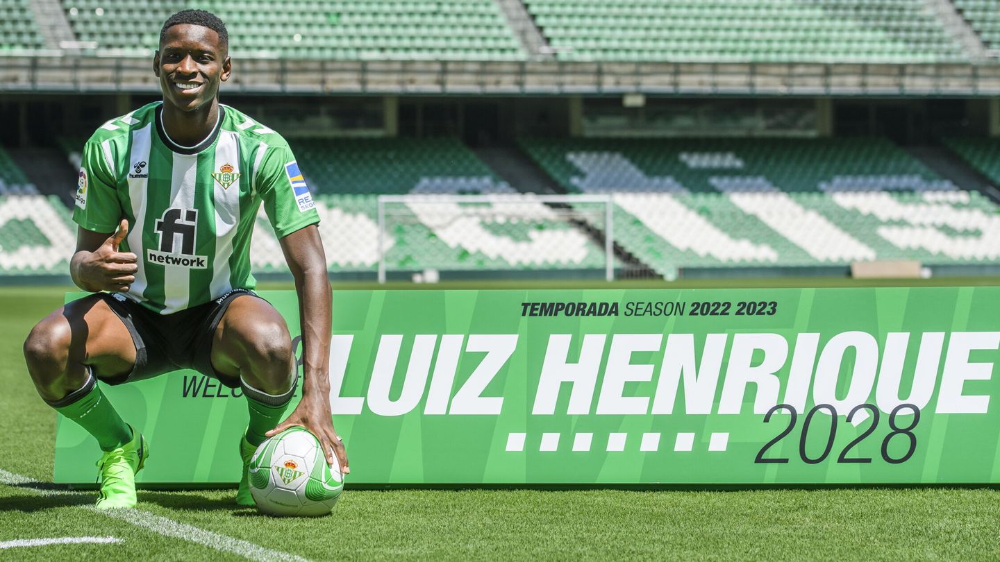 Presentación de Luiz Henrique como nuevo jugador del Real Betis. (EFE/Raúl Caro) 