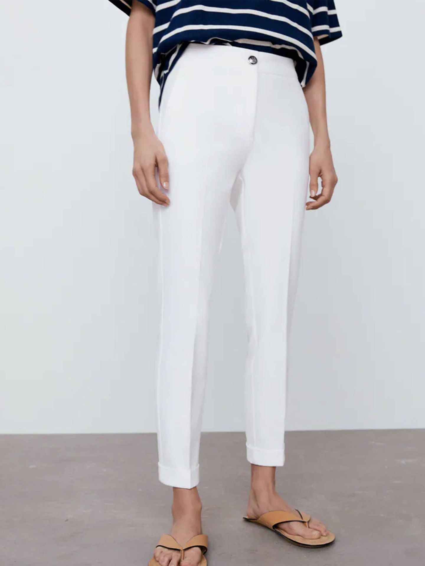 Pantalones blancos de Zara. (Cortesía)