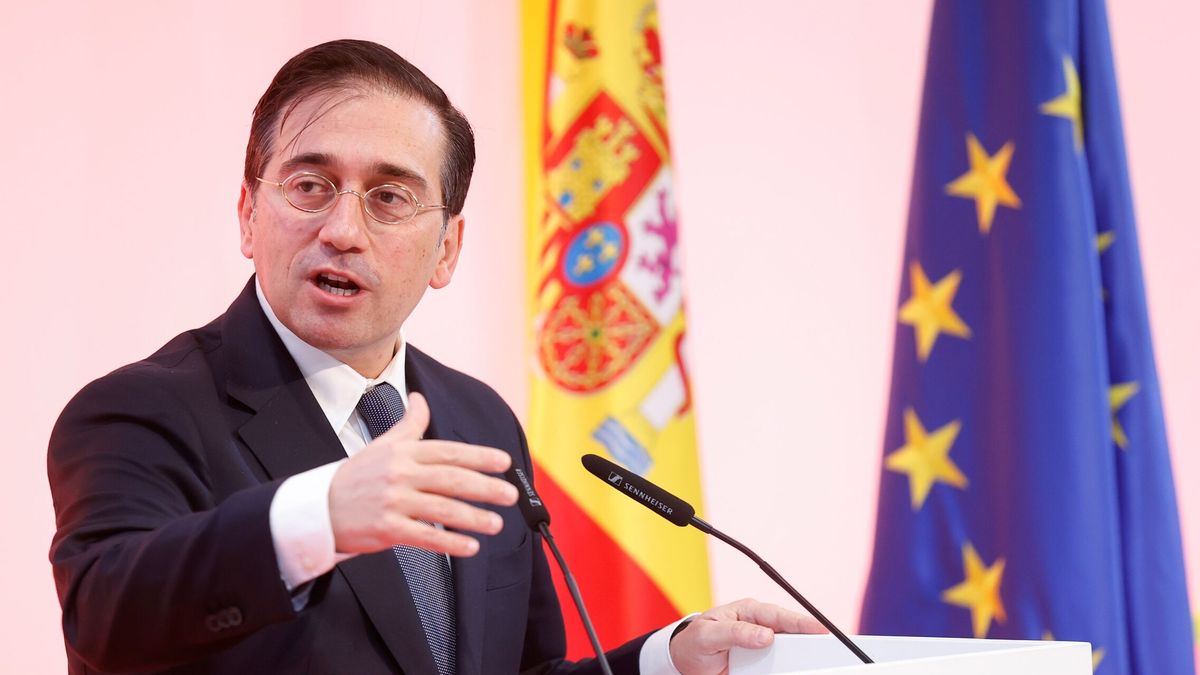 El ministro Albares pide comparecer de urgencia en el Congreso para hablar de Ucrania