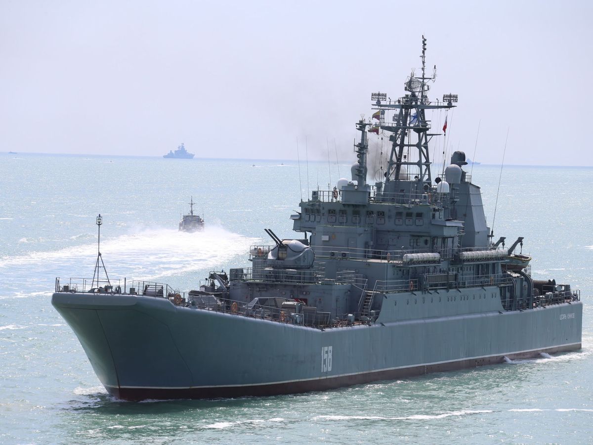 Foto: Un barco militar ruso durante unas maniobras en Crimea. (EFE)
