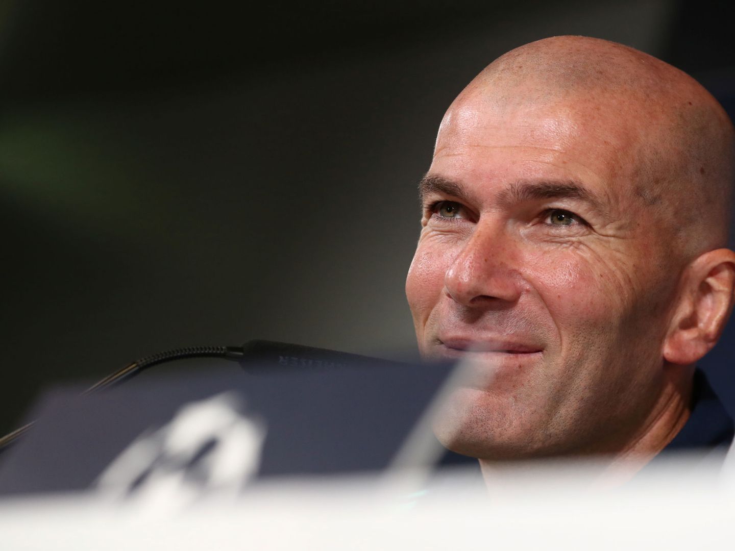 Zidane en la sala de prensa de Valdebebas. (Efe)