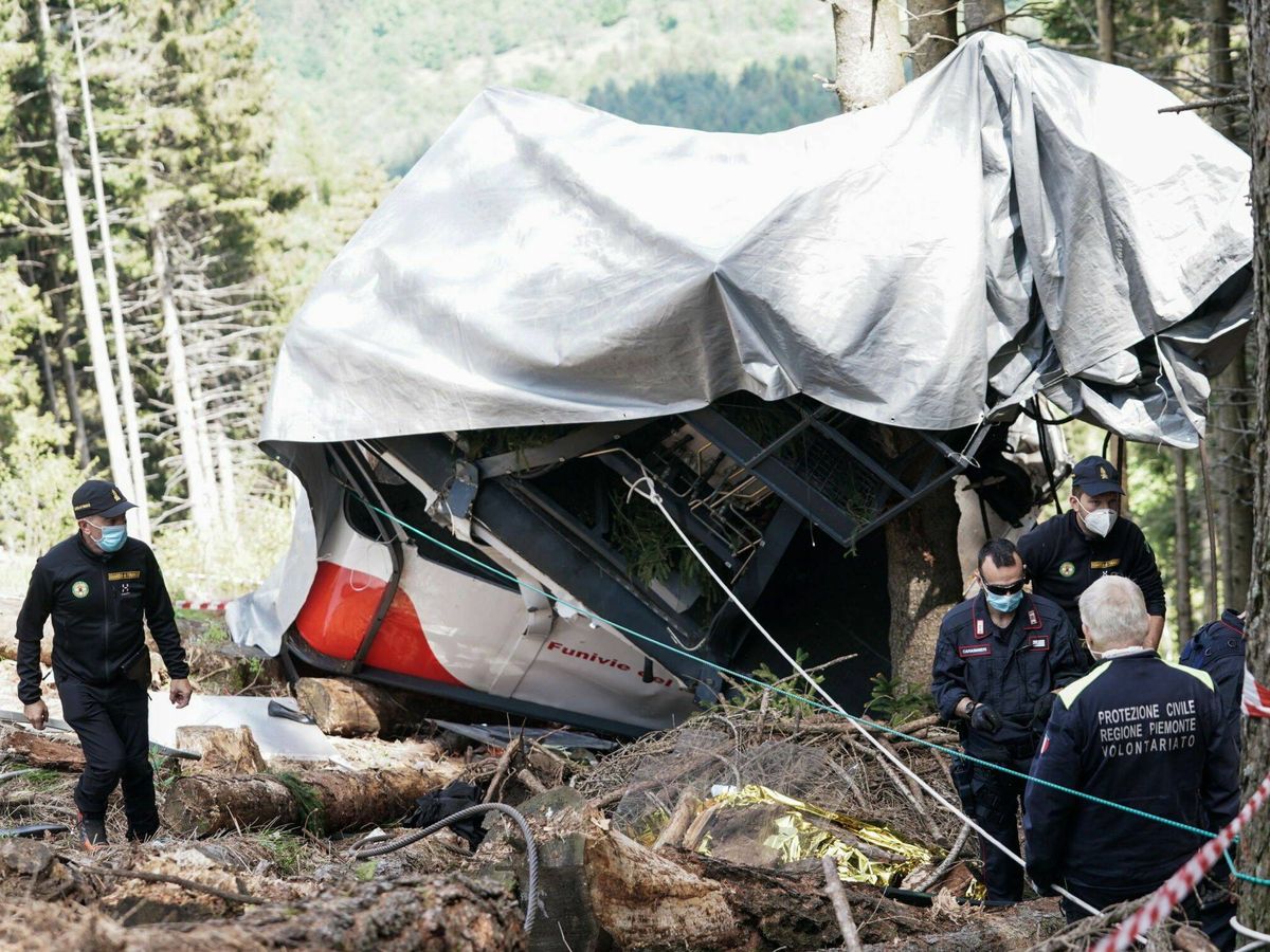 Foto: Lugar del accidente de teleférico en el que sólo sobrevivió Eitan. (EFE)