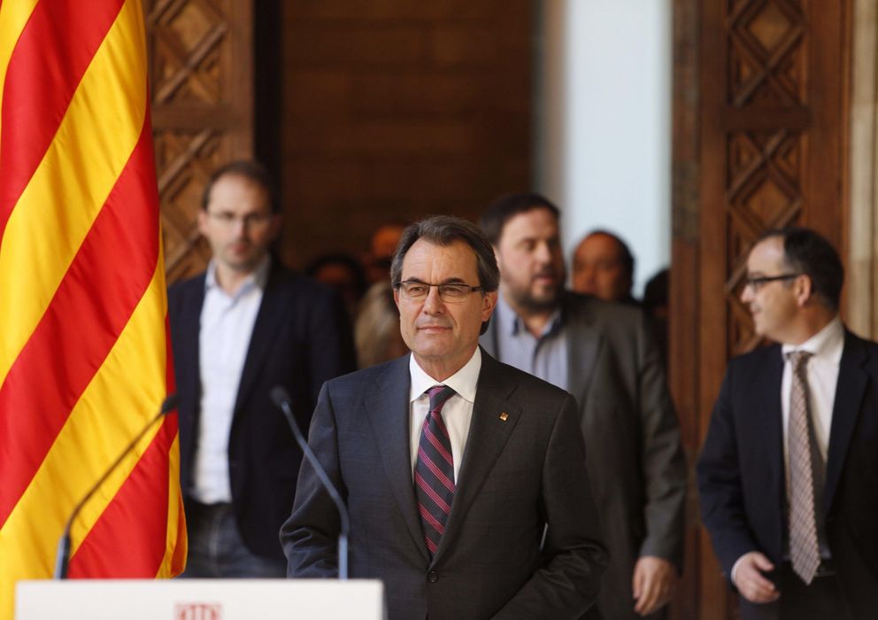 Foto: El presidente de la Generalitat, Artur Mas, acompañado del líder de ERC, Oriol Junqueras (2d). (EFE)