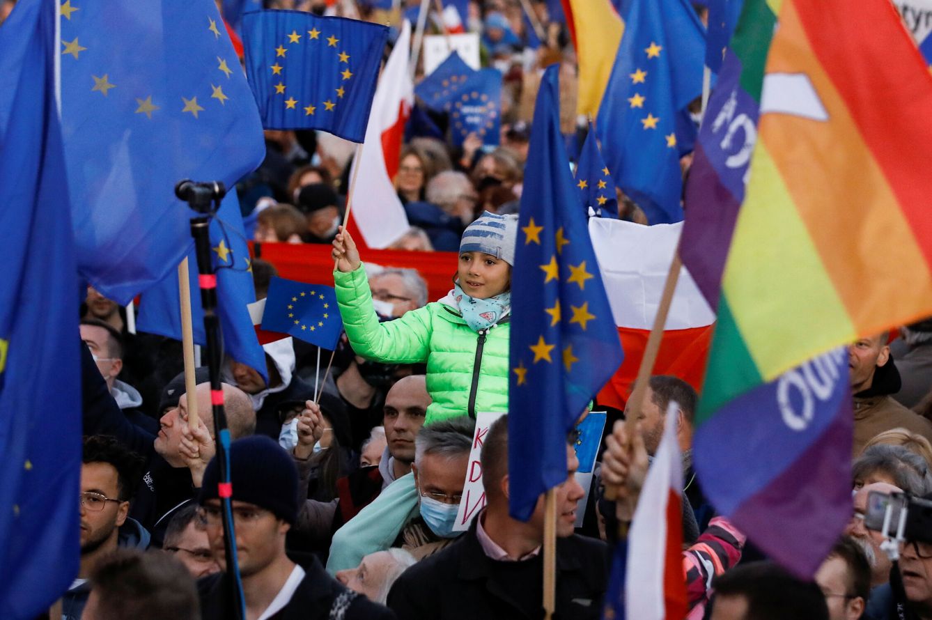 Demonstracja wsparcia europejskiego w Polsce.  (Reuters)