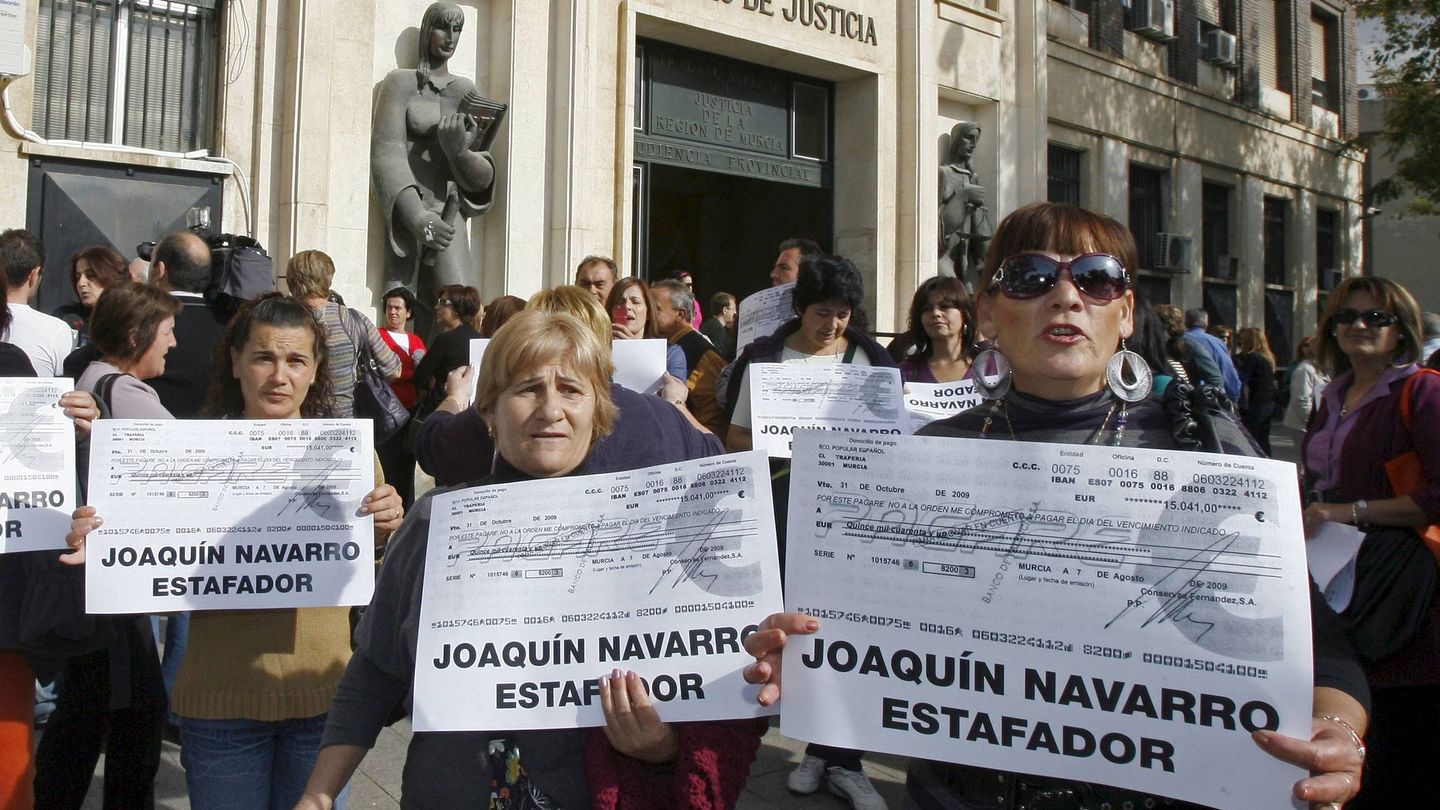Trabajadores del la empresa 'Conservas Fernández', contra Cofrusa por el impago de los finiquitos. (EFE)