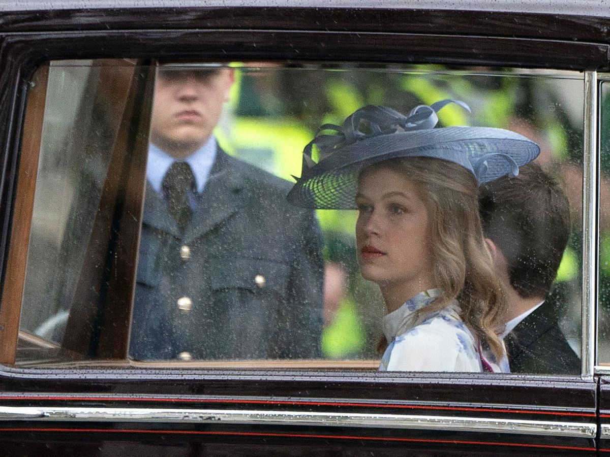 Foto: Lady Louise, hija de los duques de Edimburgo, a su llegada a la coronación de Carlos III. (Reuters)