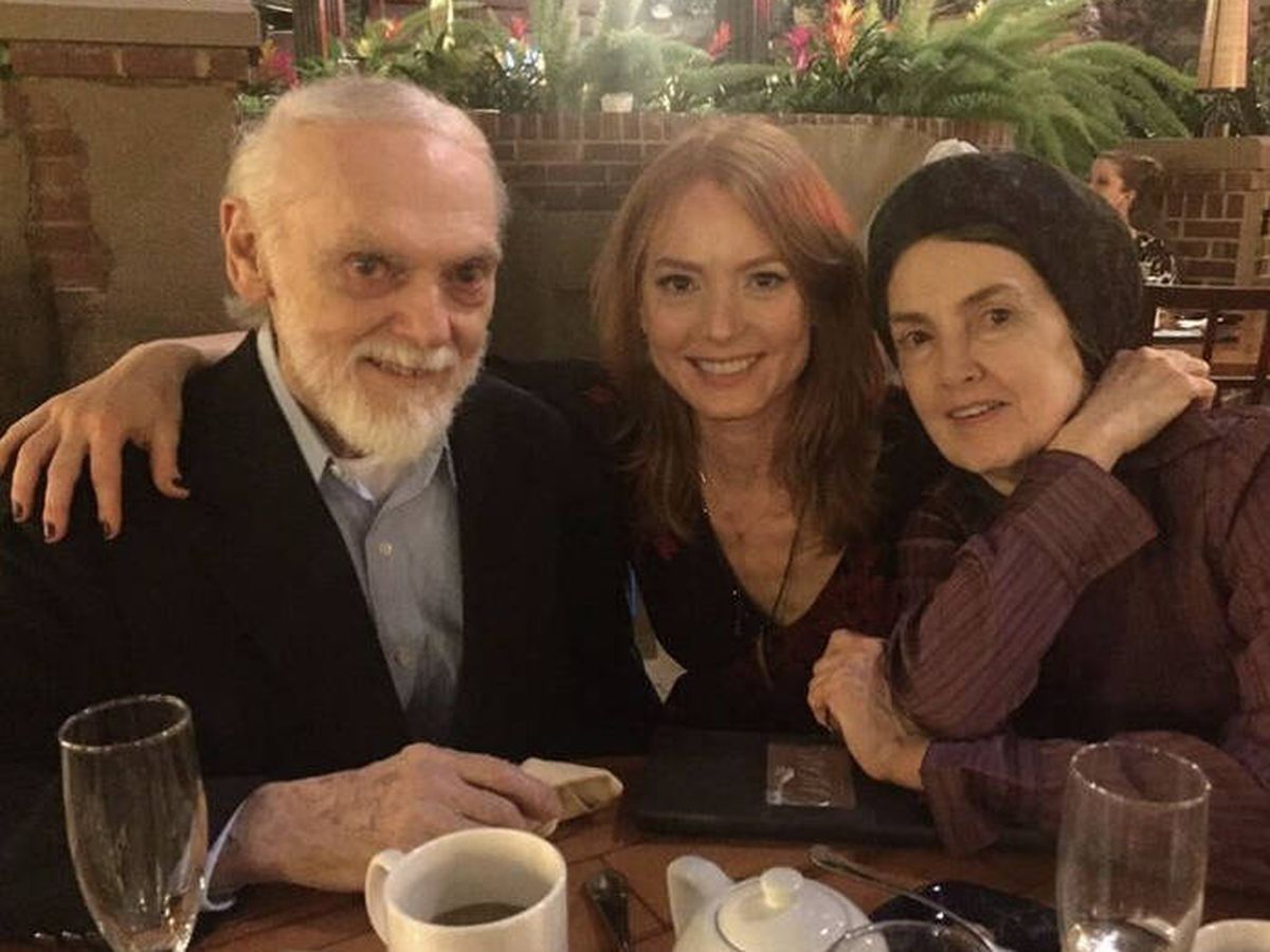 Foto: Alicia Witt, junto a sus fallecidos padres. (Instagram @aliciawitty)
