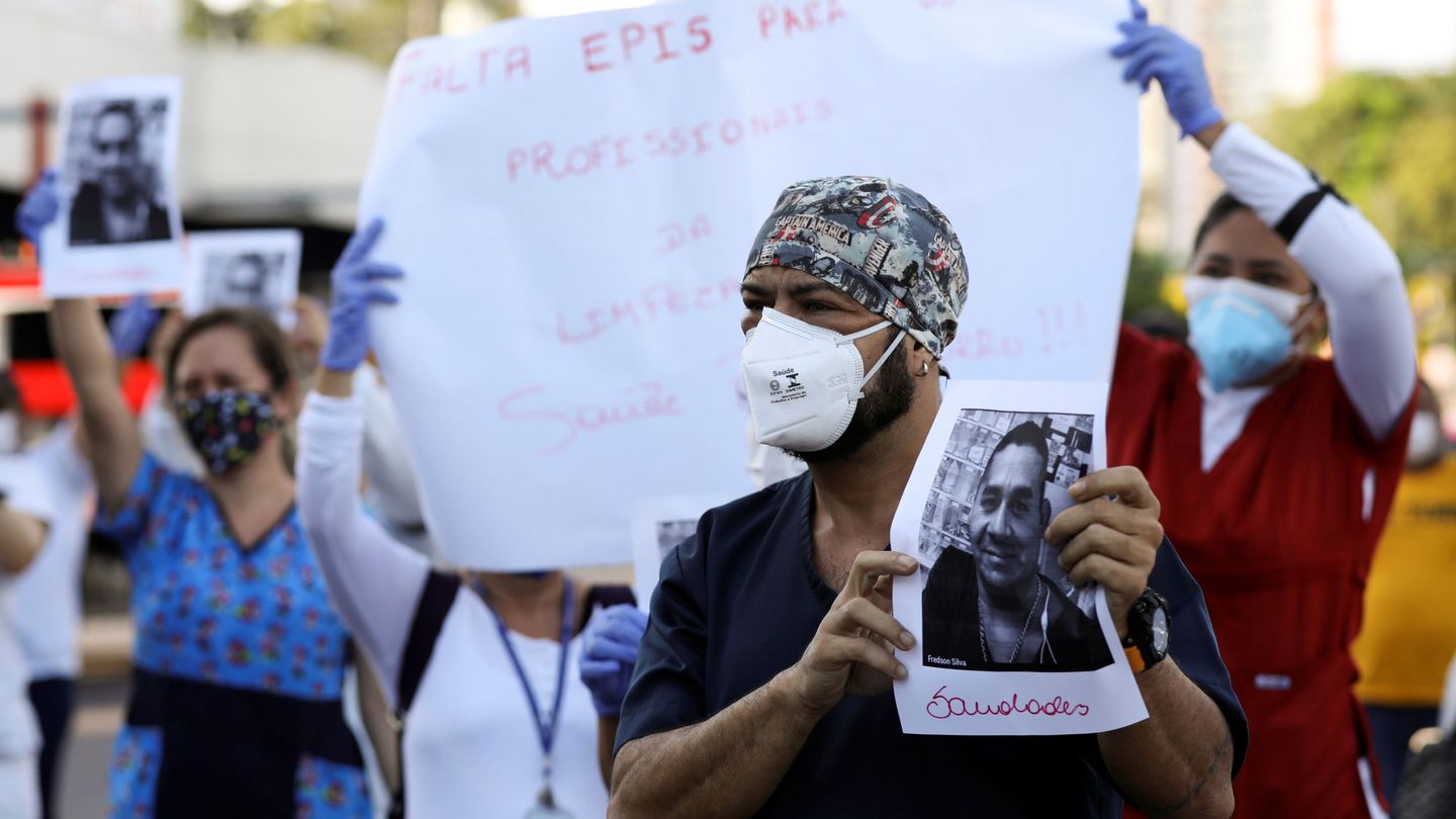 Manifestaciones de sanitarios en Brasil este lunes. (Reuters)