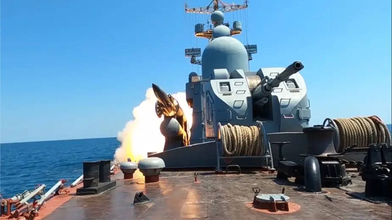 Foto: La corveta lanzamisiles rusa Ivanovets que Ucrania a hundido con un enjambre de drone navales. (Ministerio de Defensa ruso)