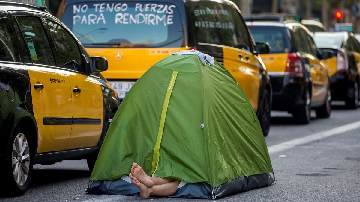 Huelga del taxi: durmiendo en tiendas de campaña en las calles de Barcelona
