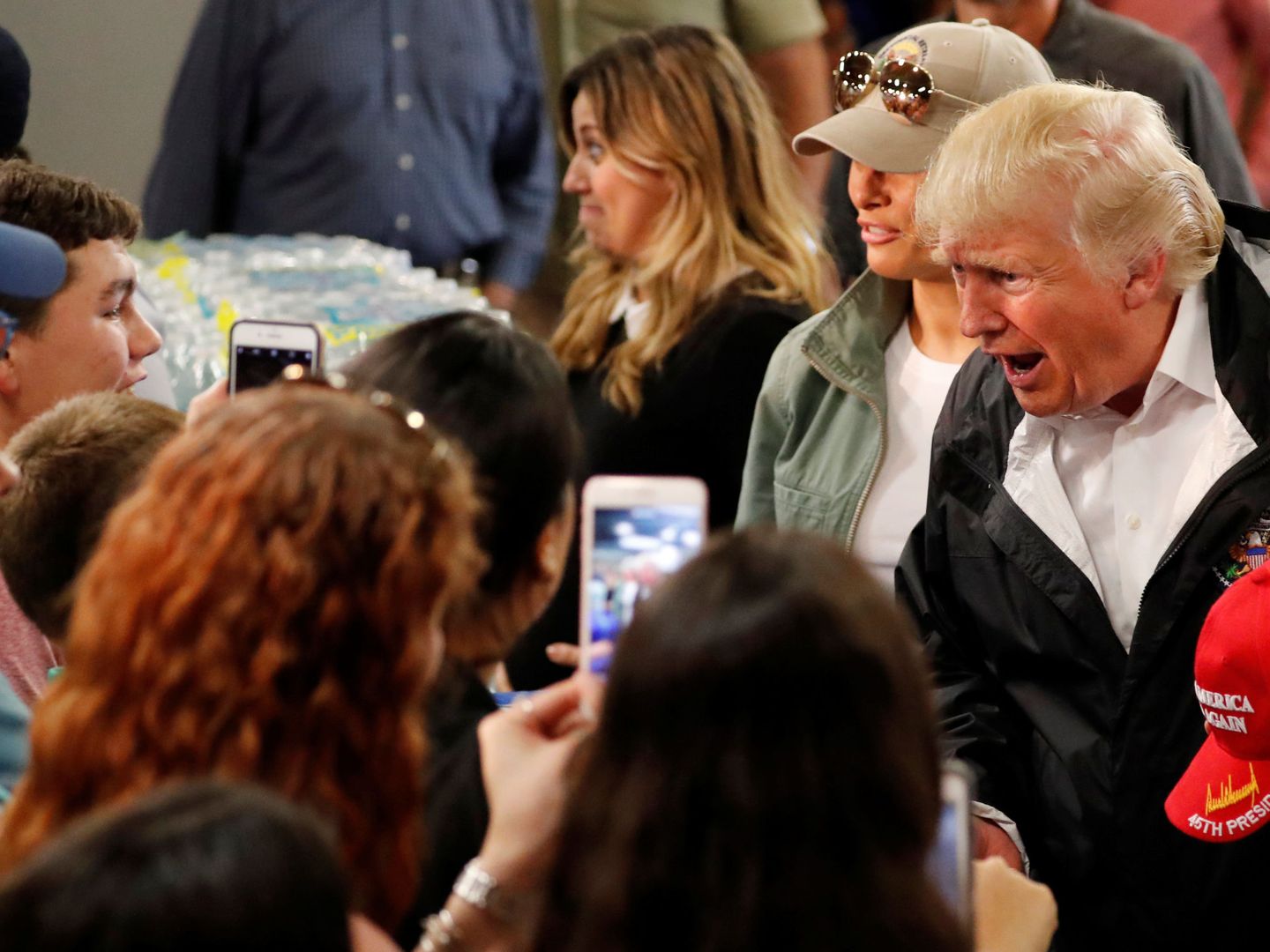 El presidente Donald Trump y la primera dama Melania Trump a su llegada a Puerto Rico. (Reuters)