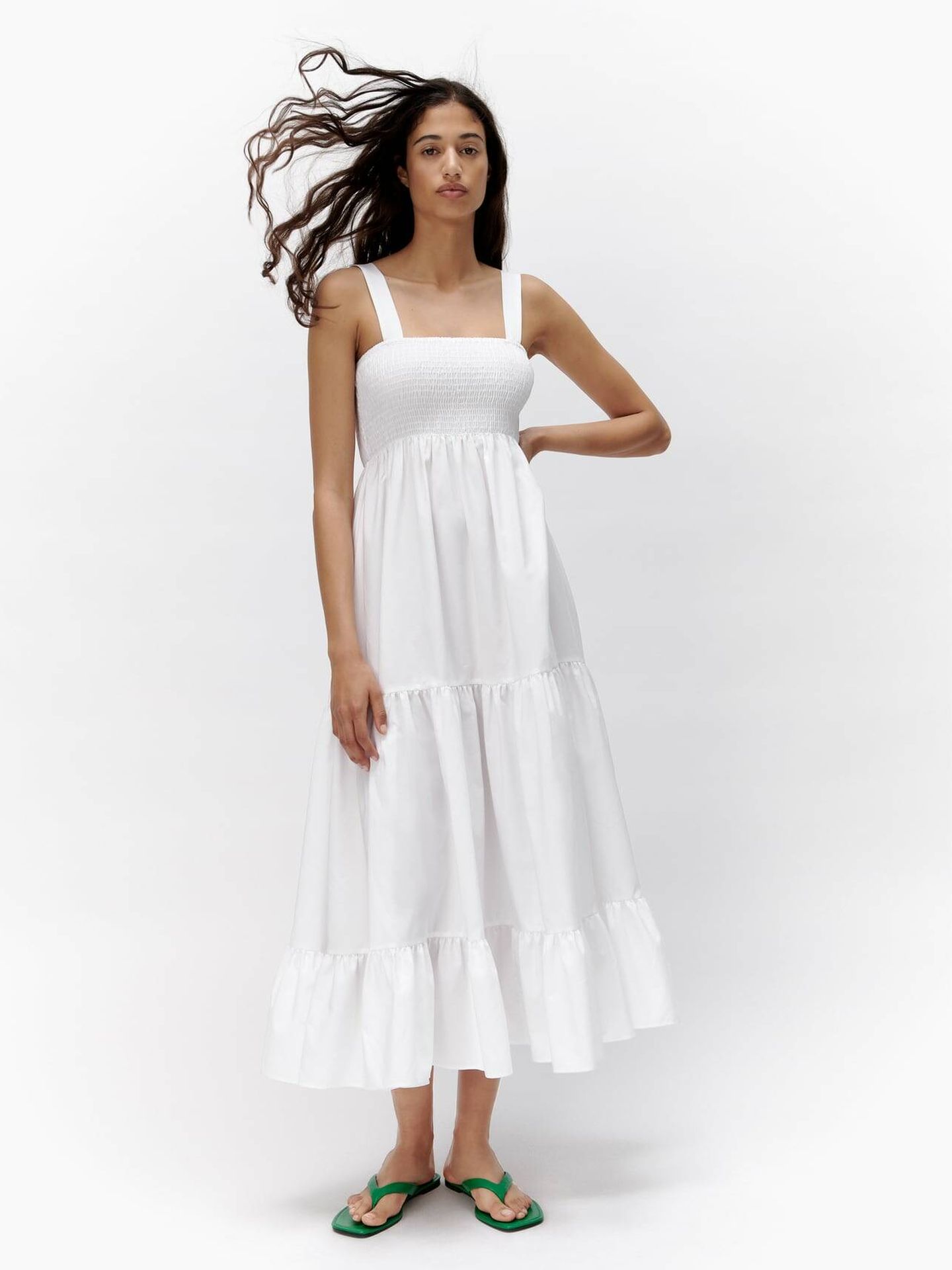 Vestido blanco. (Zara/Cortesía)