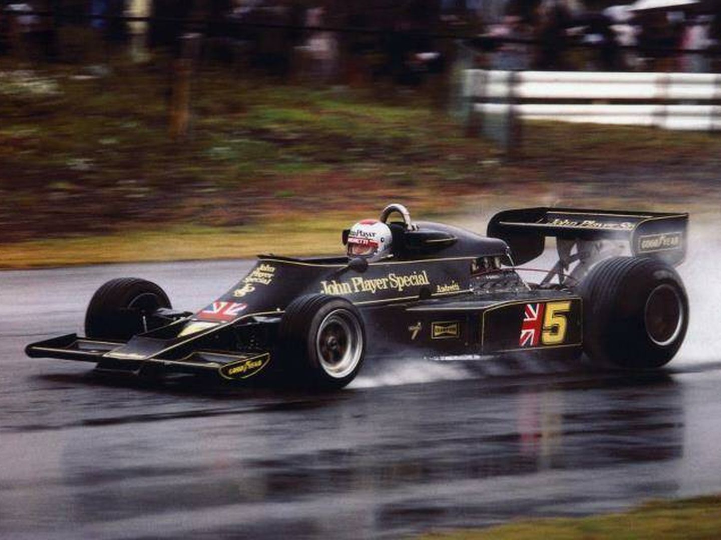 La configuración final del Lotus 77 distó mucho de la inicial. (Mario Andretti)
