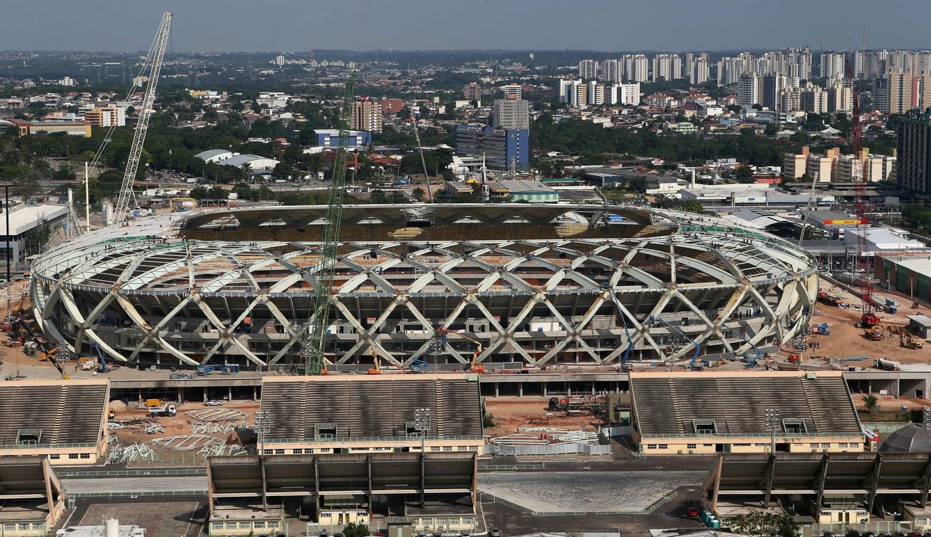 Imagen exterior del Arena Amazônia de Manaos durante su construcción (EFE)