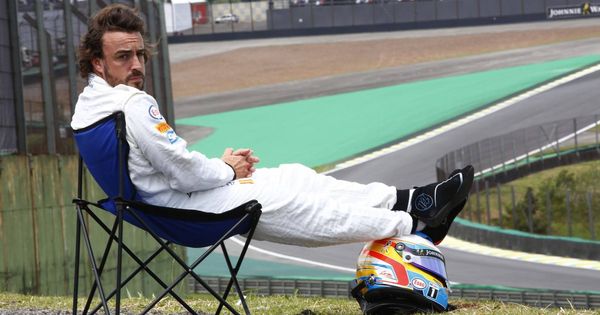 Foto: Fernando Alonso protagonizó uno de los momentos más hilarantes de todo 2015 en Brasil. (McLaren)