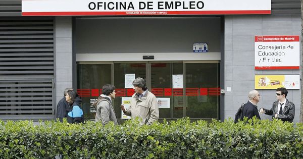 Foto: Oficina de empleo en el madrileño Paseo de las Acacias. (EFE)