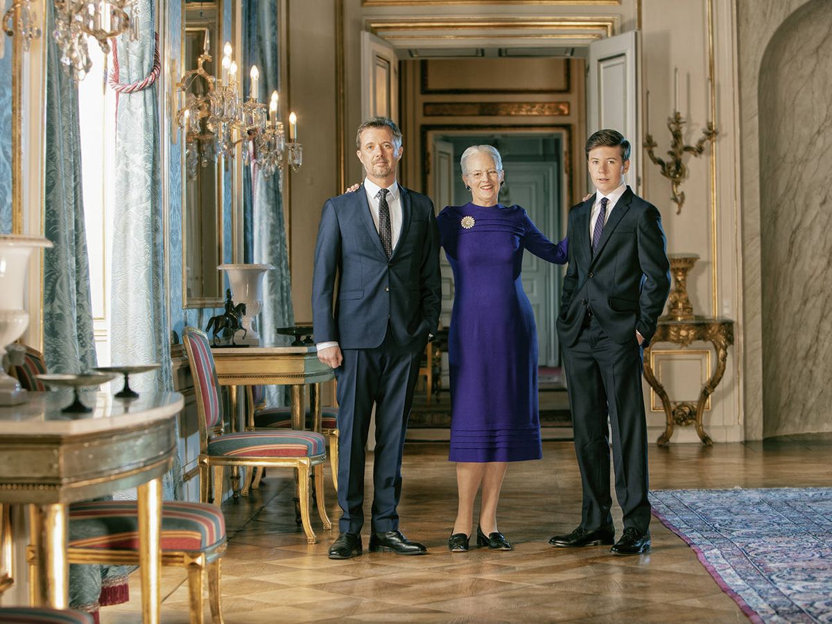 Foto: La reina Margarita, junto a los príncipes Federico y Chistian. (Per Morten Abrahamsen / Casa Real de Dinamarca)