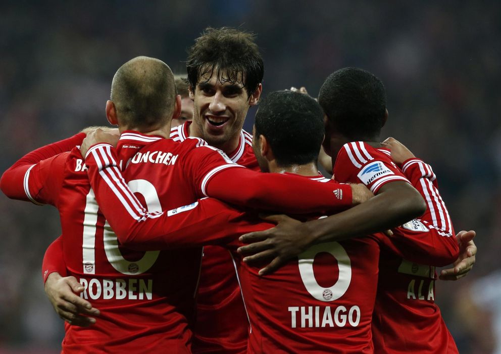 Foto: Los jugadores del Bayern celebran uno de los tres tantos de Robben (Reuters).