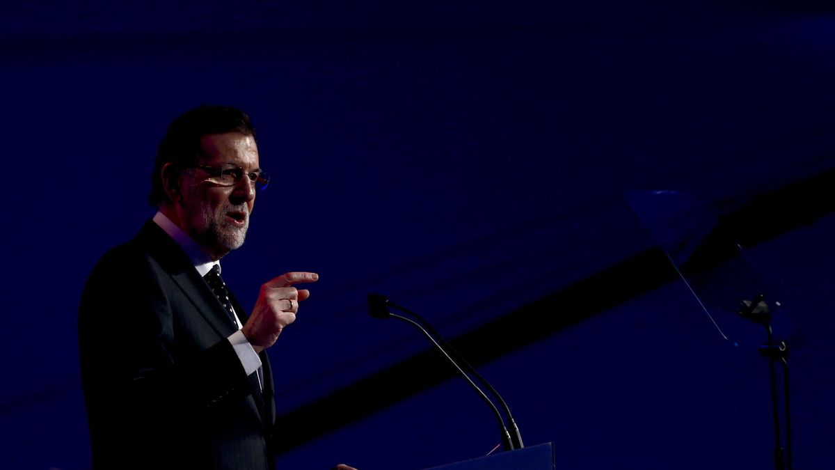 Rajoy ya moviliza hasta a los alcaldes del PP para las europeas... pero oculta al candidato