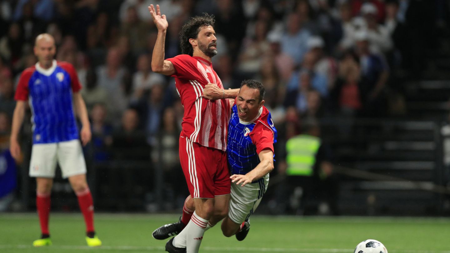 Tommasi disputa un partido contra Francia. (Reuters/Gonzalo Fuentes)