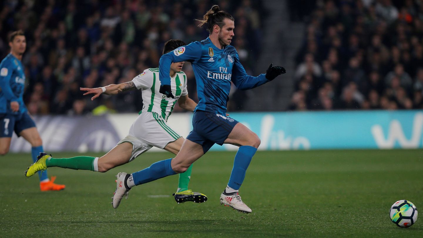 Bale, en carrera contra el Betis. (EFE) 