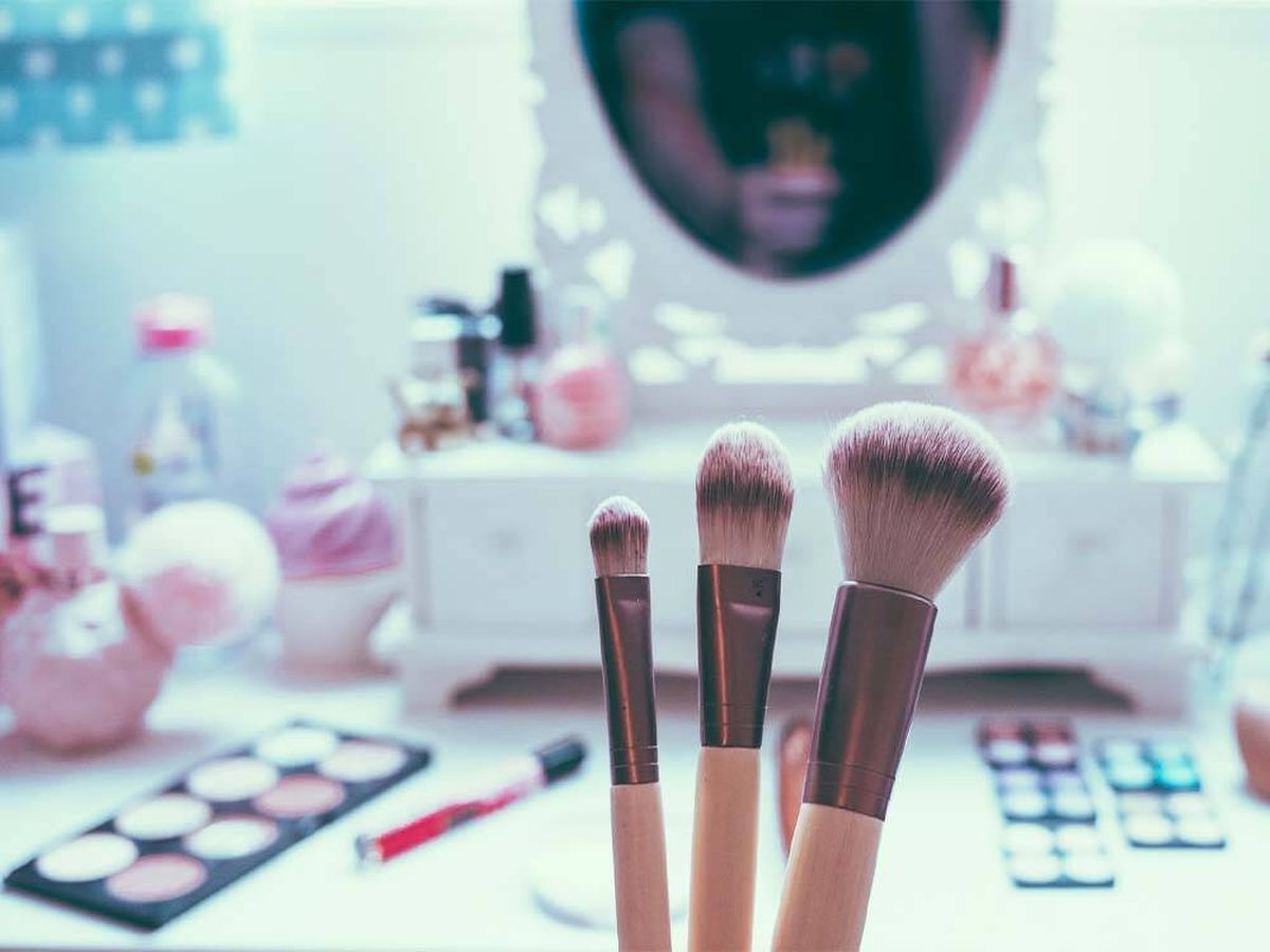 Por qué deberías tener un tocador de maquillaje en casa