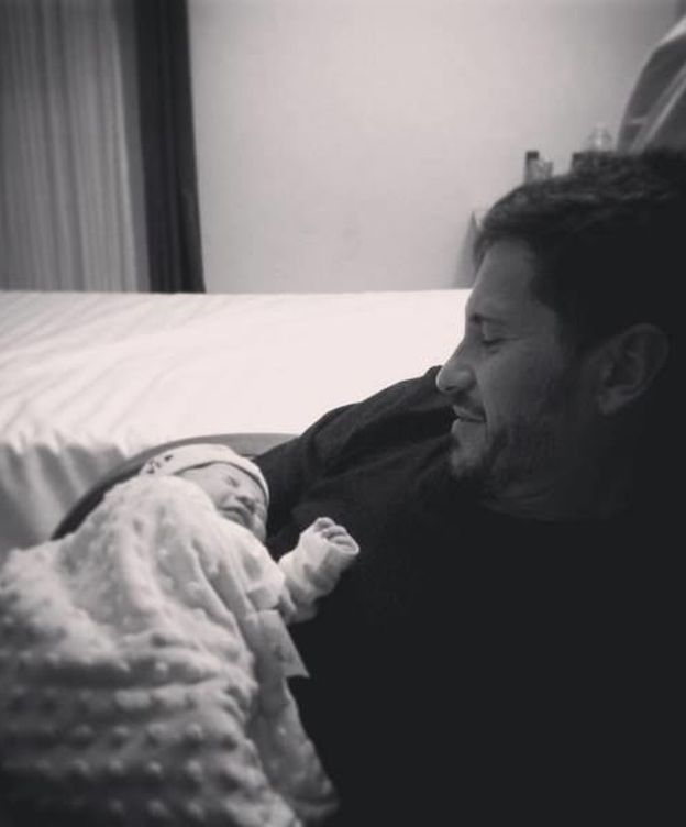 Foto: David de María con su hijo Leonardo en brazos (Instagram)