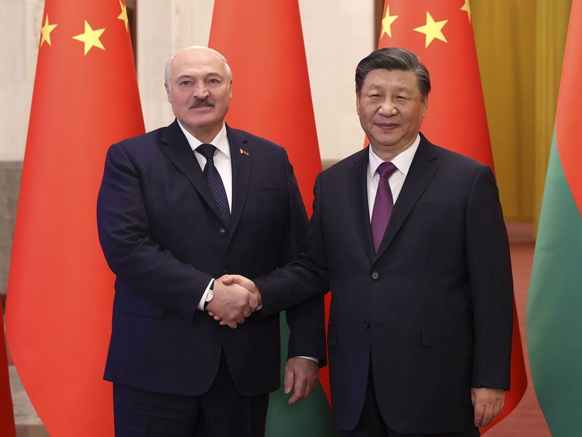 Foto: El presidente de Bielorrusia, Alexander Lukashenko, y el líder chino, Xi Jinping, el 1 de marzo de 2023. (EFE)