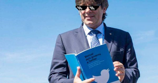 Foto: Montaje de Puigdemont con el 'Manual dels governs a Twitter' y las gafas de Thug Life. (A. V.)