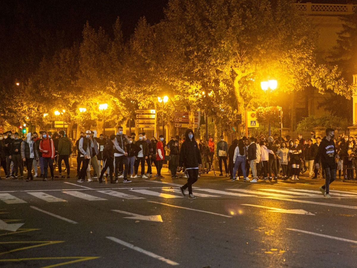 Foto: Unos 150 radicales, muchos de ellos jóvenes, protagonizaron el sábado los disturbios en el centro de Logroño. (EFE)