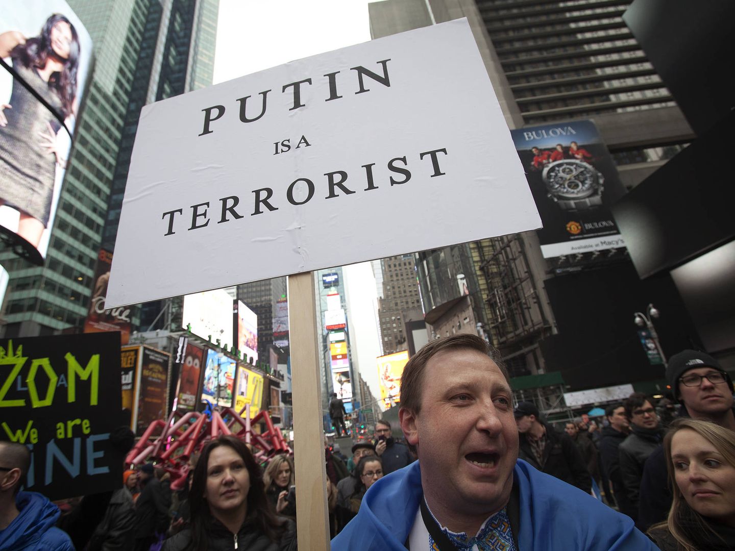 Opositores rusos y ciudadanos ucranianos protestan contra Putin en Nueva York, en marzo de 2014. (Reuters)