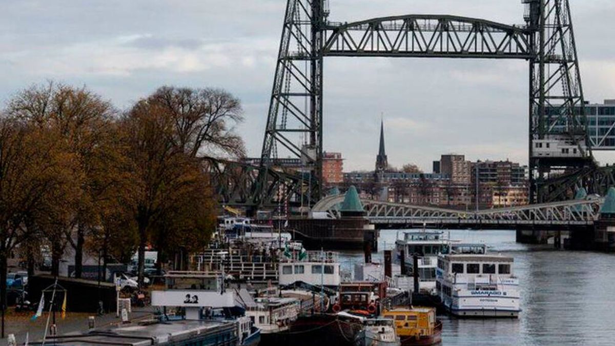 Róterdam desmontará un puente histórico para que el yate de Jeff Bezos llegue al mar