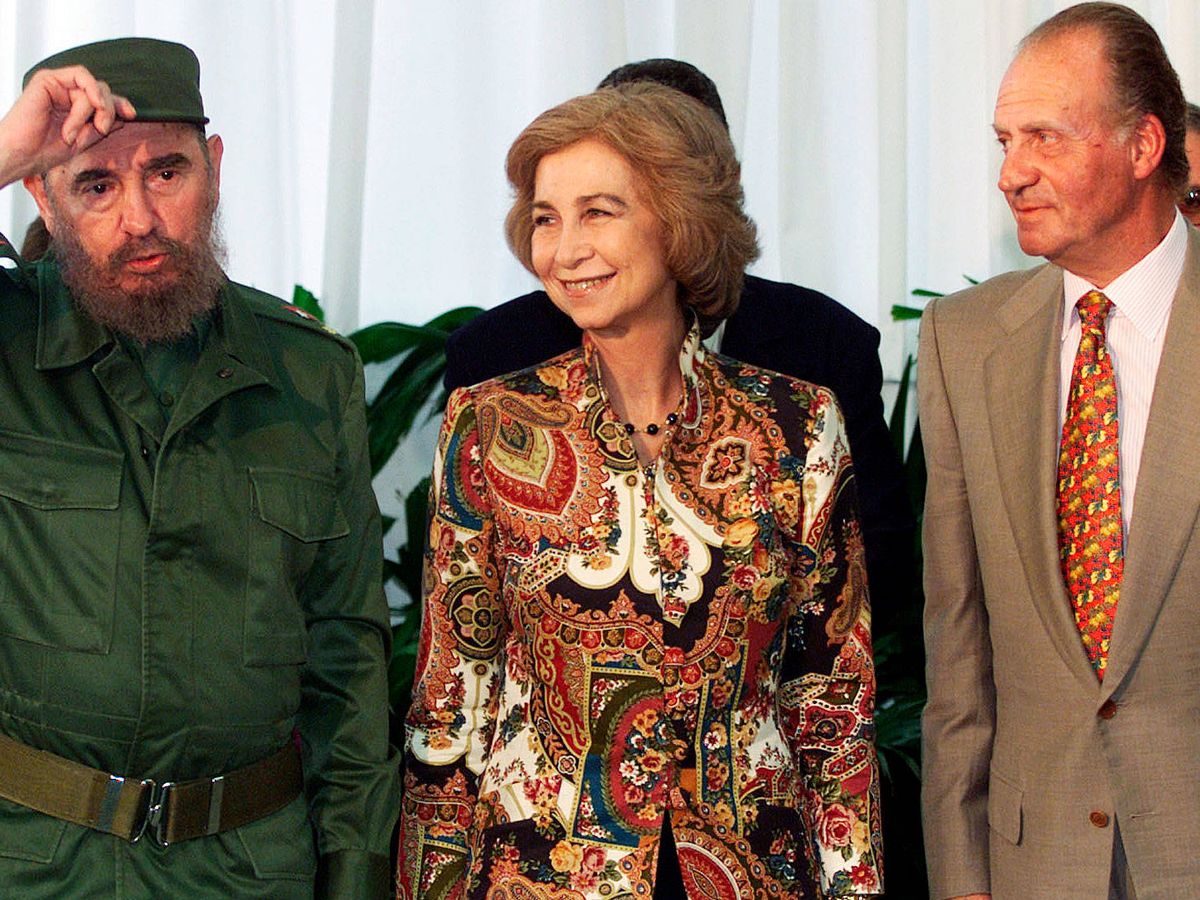 Foto: Don Juan Carlos y doña Sofía con Fidel Castro en La Habana. (EFE)