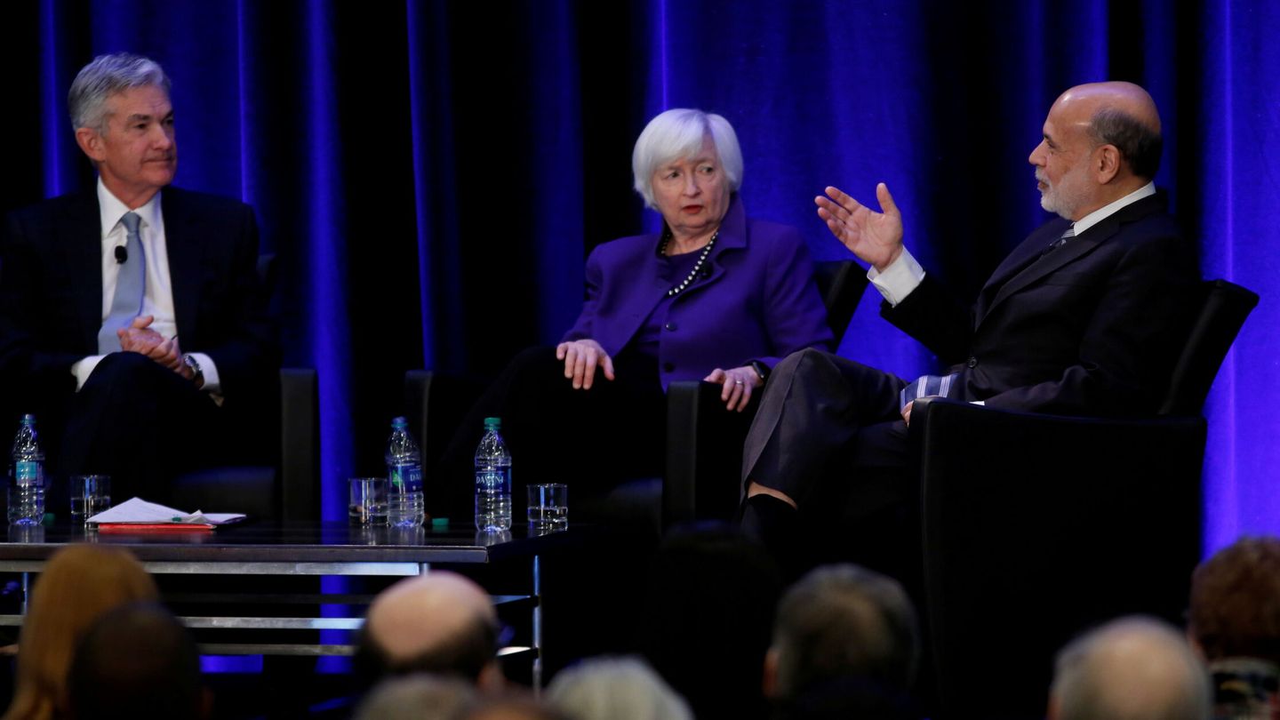 El presidente de la Fed, Jerome Powell, junto a Janet Yellen y Ben Bernanke. (Reuters)