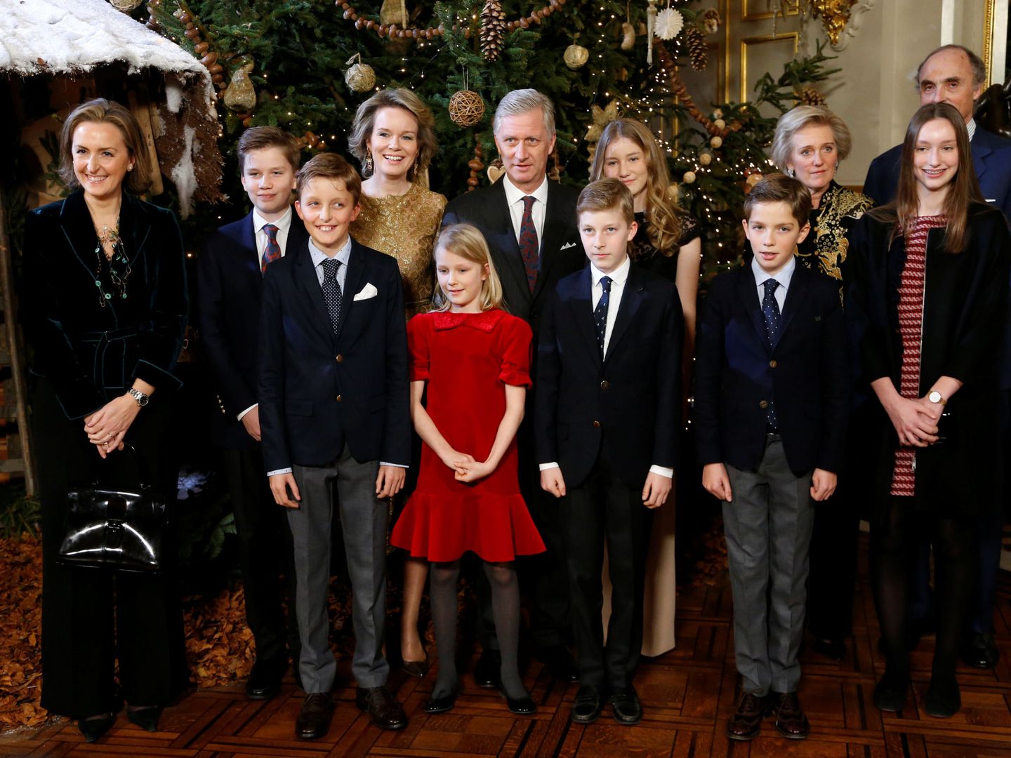 Claire, a la izquierda, con sus tres hijos y la familia real, en 2017. (Reuters)